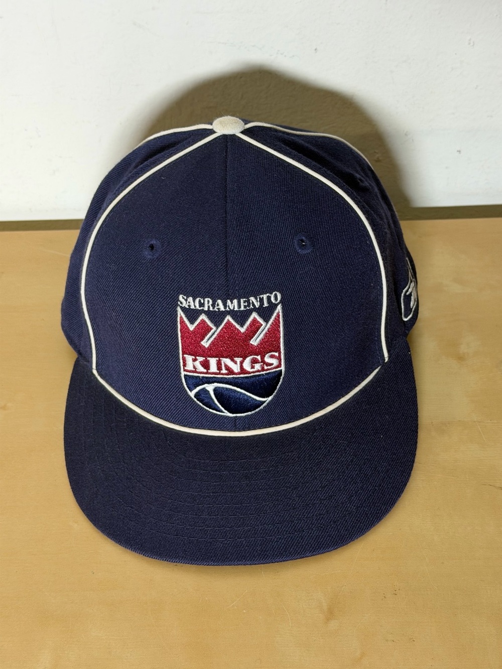 Reebok Sacramento Kings Hardwood Classics Hat Cap Fitted 7 1/8 Navy Red White